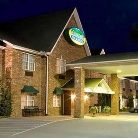 Mountain Inn & Suites Flat Rock Exterior photo