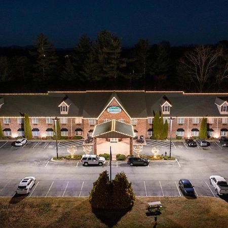 Mountain Inn & Suites Flat Rock Exterior photo