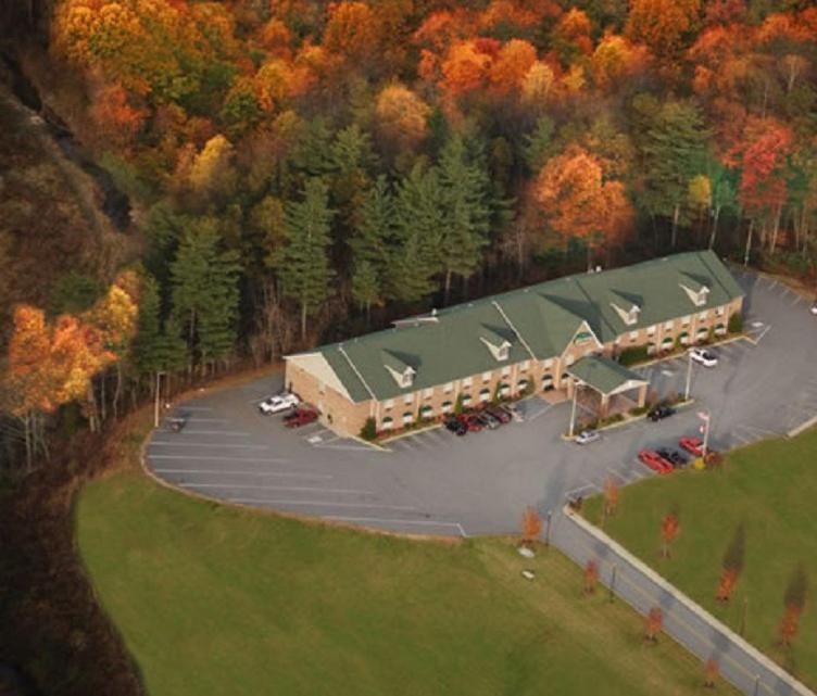 Mountain Inn & Suites Flat Rock Exterior photo