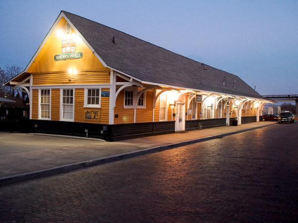 Mountain Inn & Suites Flat Rock Exterior photo