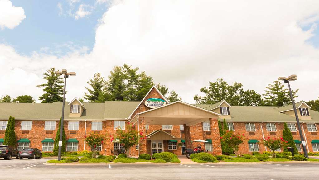 Mountain Inn & Suites Flat Rock Exterior photo